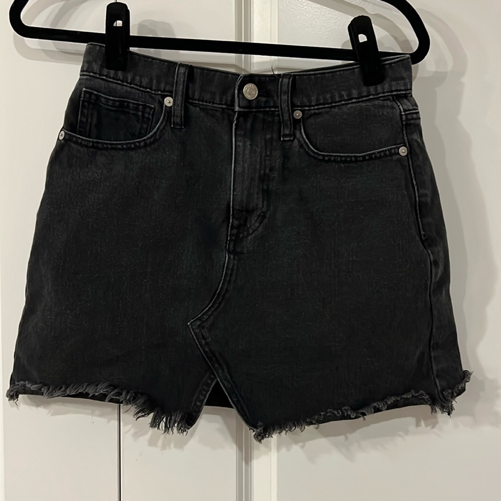 Lightly worn Madewell black Jean skirt size 26